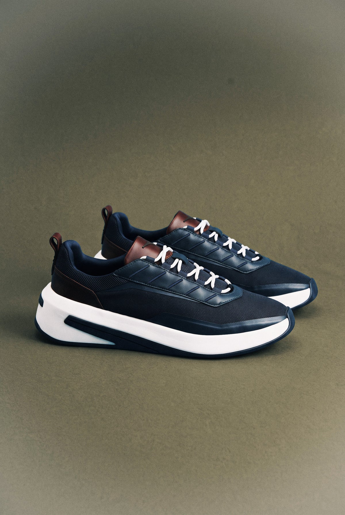 SuperCrossover Trainer in Navy / White